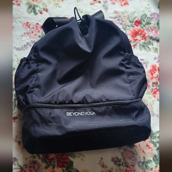 NWT Beyond Yoga Convertible Gym Bag main image 4